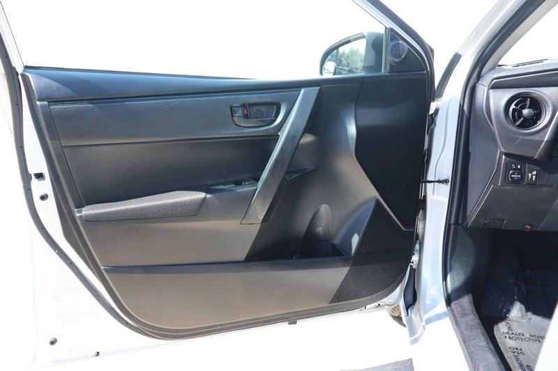 2017 Toyota Corolla L photo 15