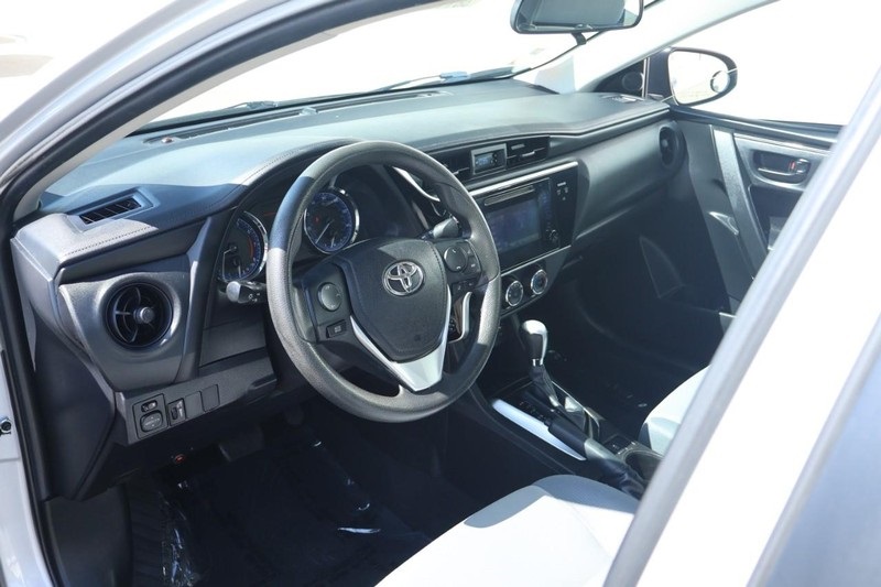 2017 Toyota Corolla L photo 16