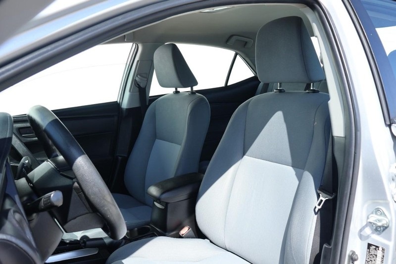 2017 Toyota Corolla L photo 17