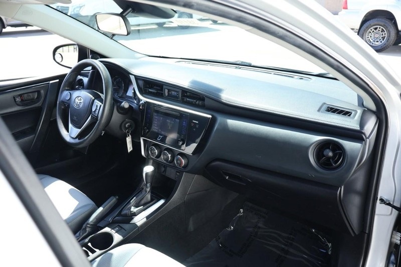 2017 Toyota Corolla L photo 19