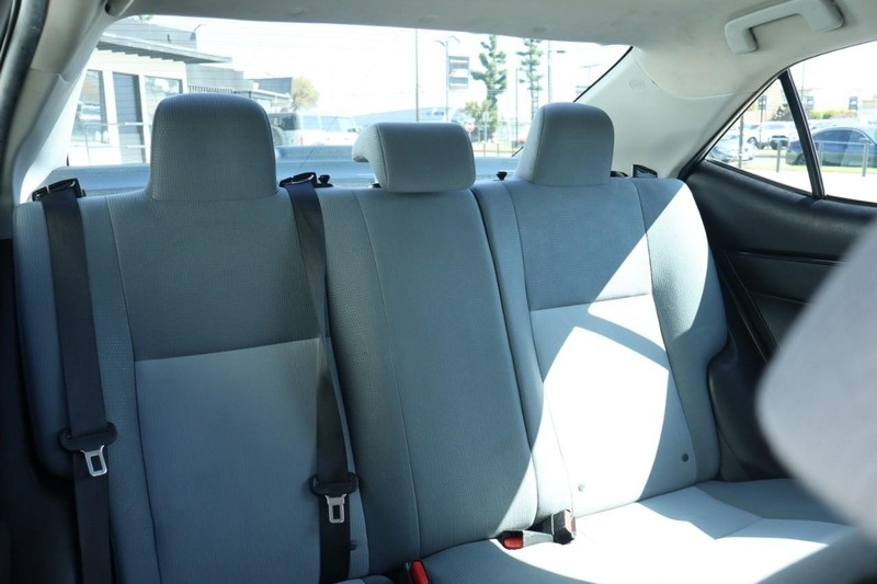2017 Toyota Corolla L photo 21