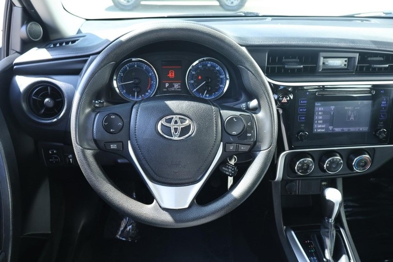 2017 Toyota Corolla L photo 24