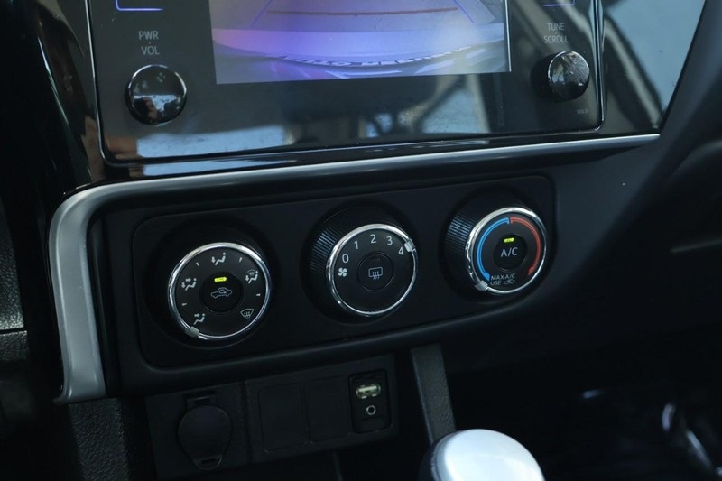 2017 Toyota Corolla L photo 31