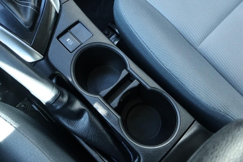 2017 Toyota Corolla L photo 34