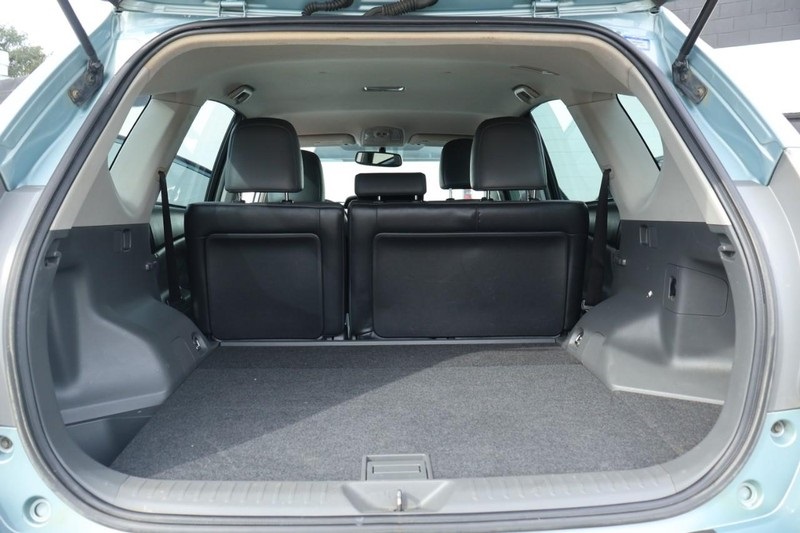 2014 Toyota Prius V Five photo 8