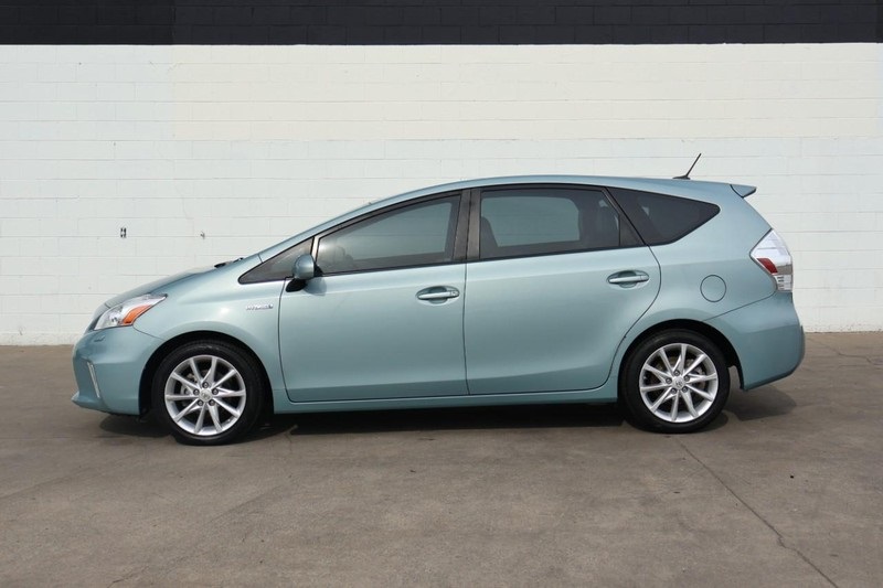 2014 Toyota Prius V Five photo 10
