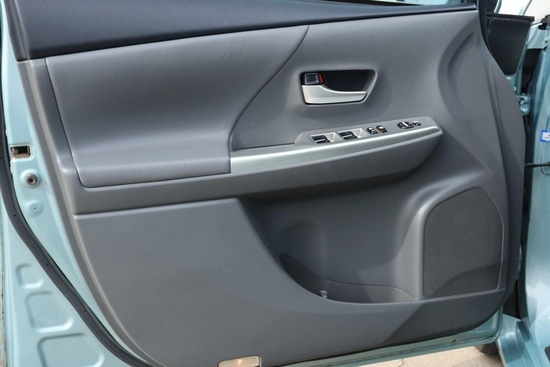 2014 Toyota Prius V Five photo 14