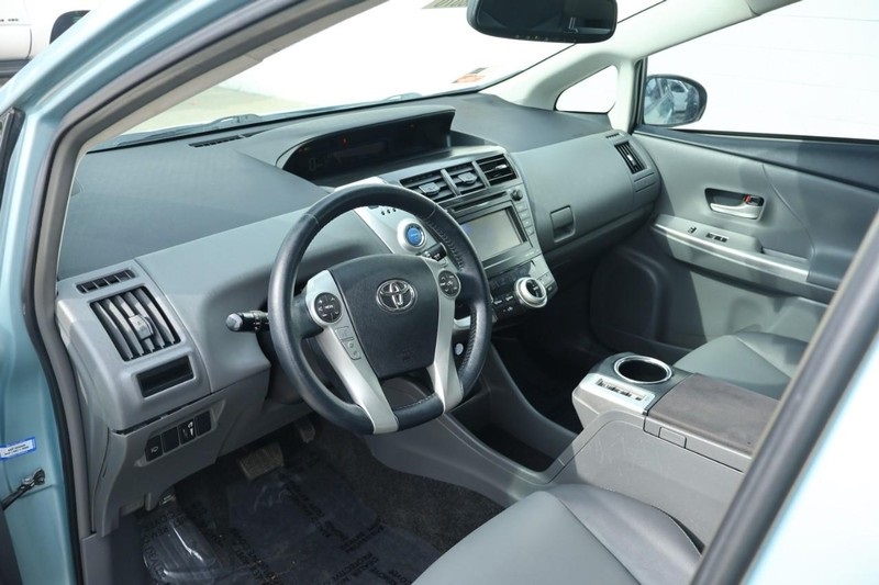 2014 Toyota Prius V Five photo 15