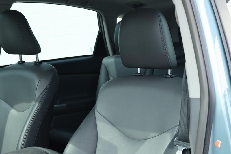 2014 Toyota Prius V Five photo 18