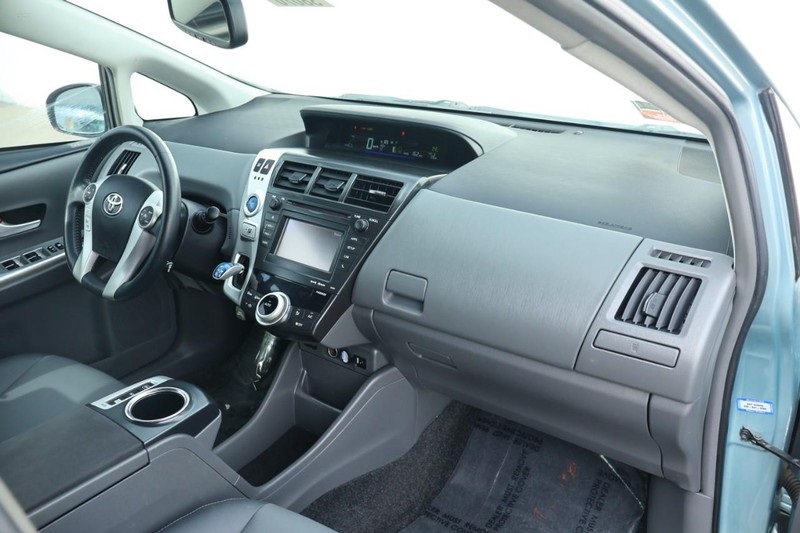 2014 Toyota Prius V Five photo 19