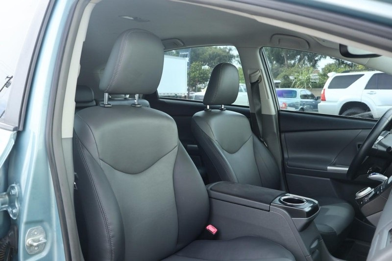 2014 Toyota Prius V Five photo 20