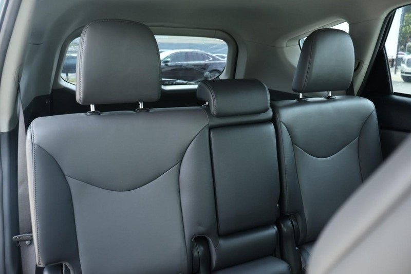 2014 Toyota Prius V Five photo 21