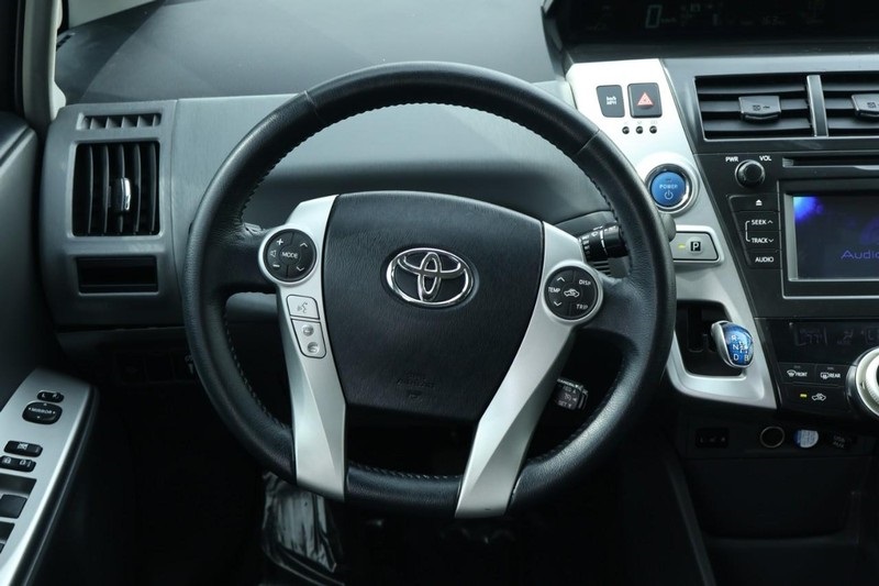 2014 Toyota Prius V Five photo 24