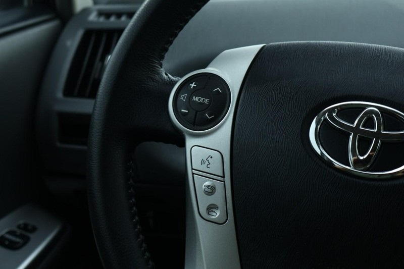 2014 Toyota Prius V Five photo 25