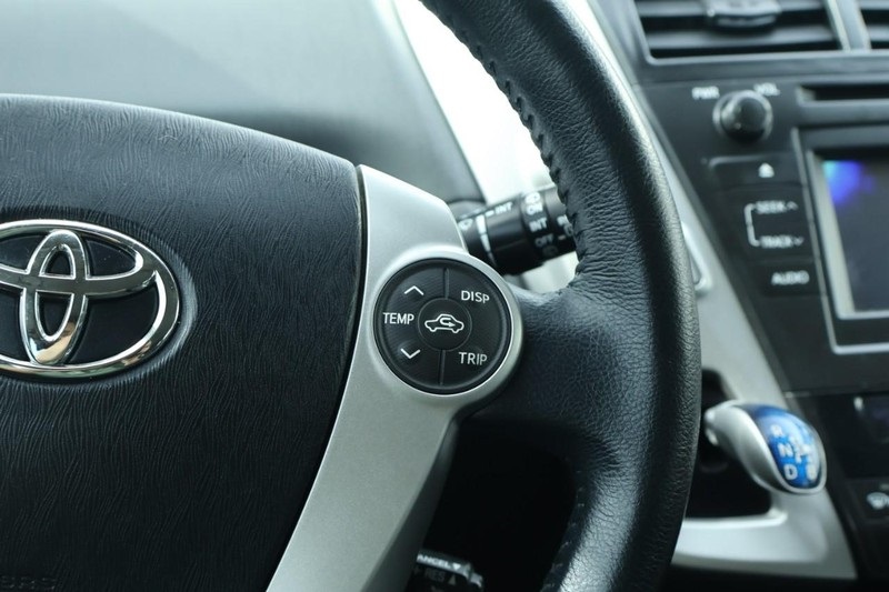 2014 Toyota Prius V Five photo 26