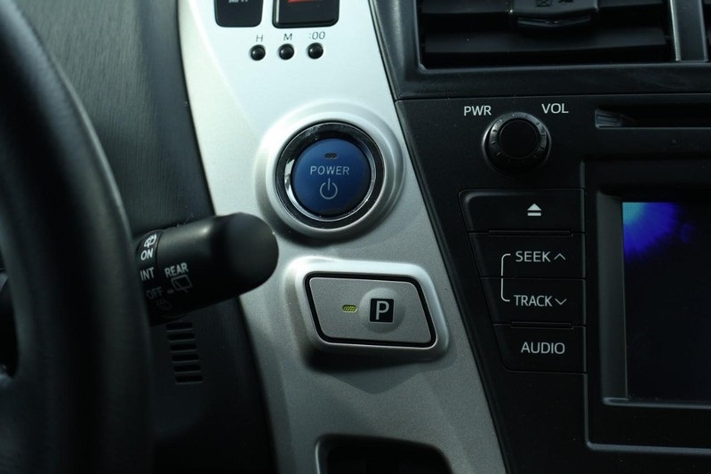 2014 Toyota Prius V Five photo 27