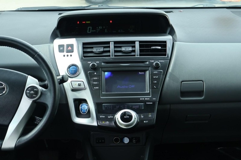 2014 Toyota Prius V Five photo 28