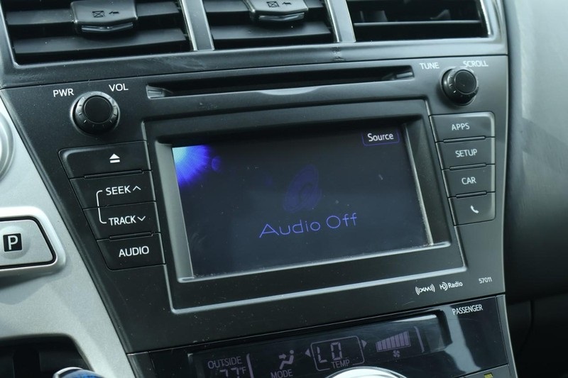 2014 Toyota Prius V Five photo 29
