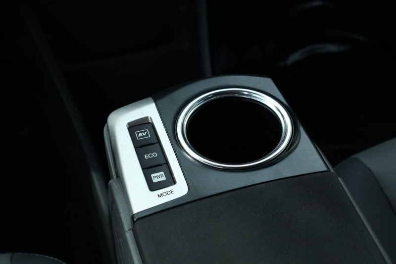 2014 Toyota Prius V Five photo 33