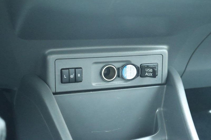 2014 Toyota Prius V Five photo 34