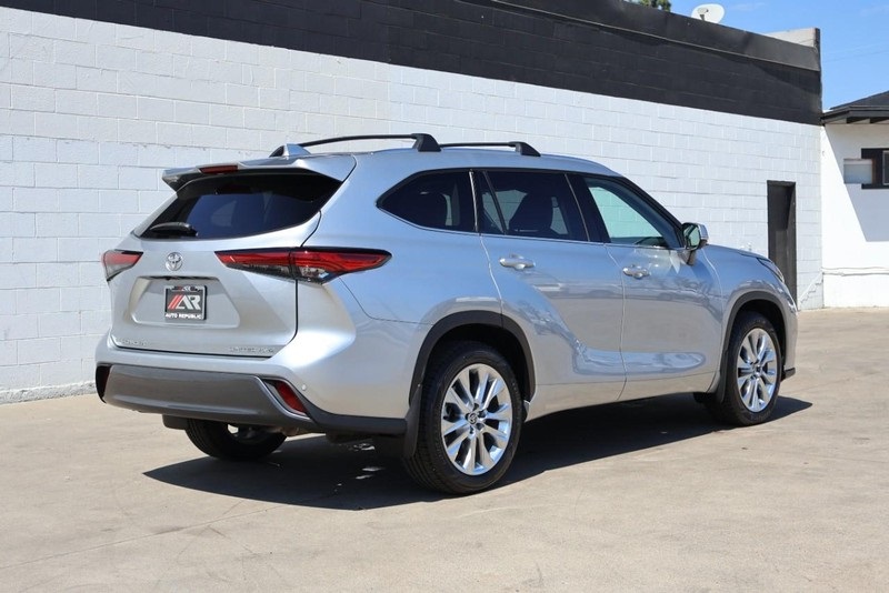 2021 Toyota Highlander Limited photo 2