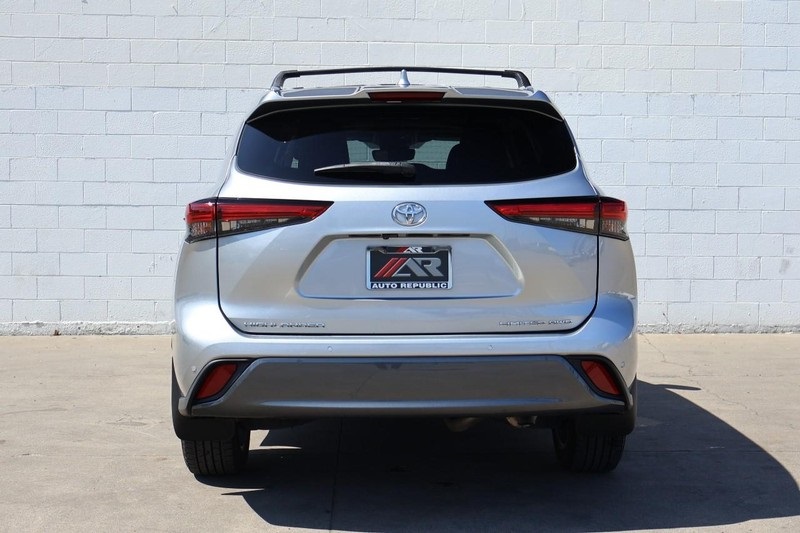 2021 Toyota Highlander Limited photo 3