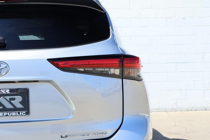 2021 Toyota Highlander Limited photo 4
