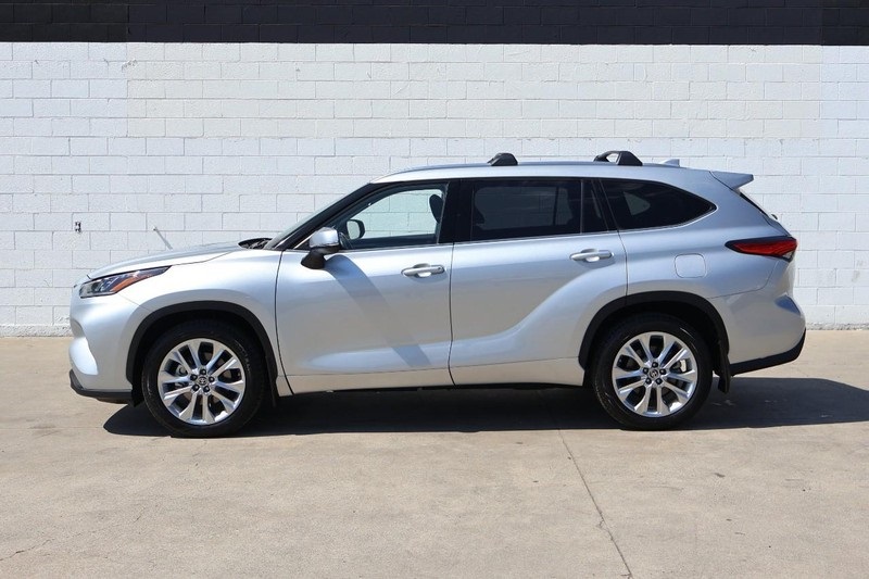 2021 Toyota Highlander Limited photo 9