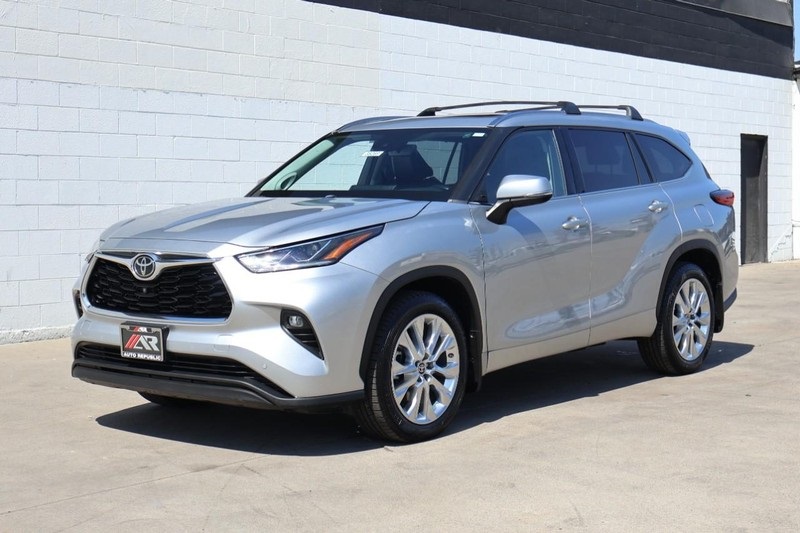 2021 Toyota Highlander Limited photo 10