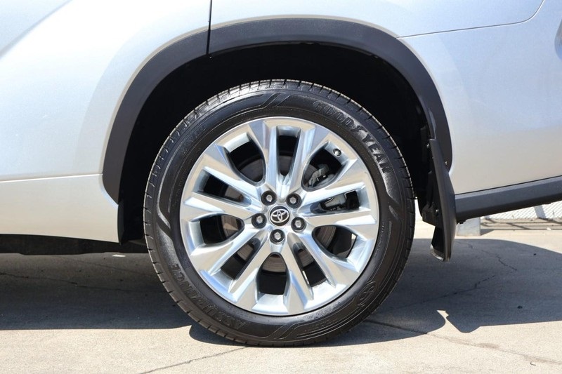 2021 Toyota Highlander Limited photo 12