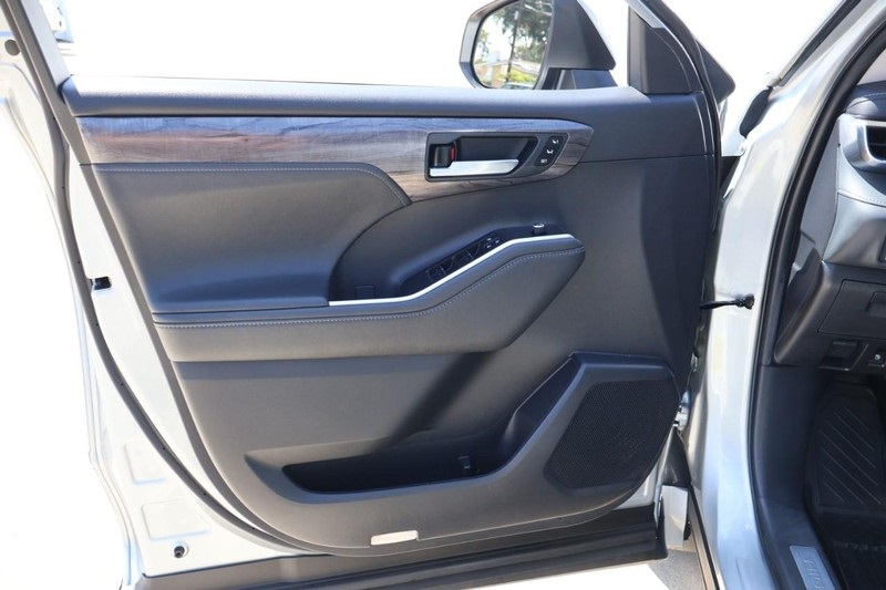 2021 Toyota Highlander Limited photo 13