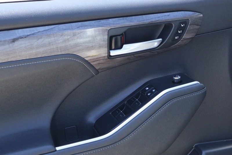 2021 Toyota Highlander Limited photo 14