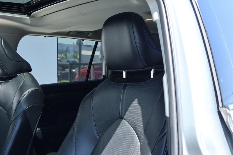 2021 Toyota Highlander Limited photo 19