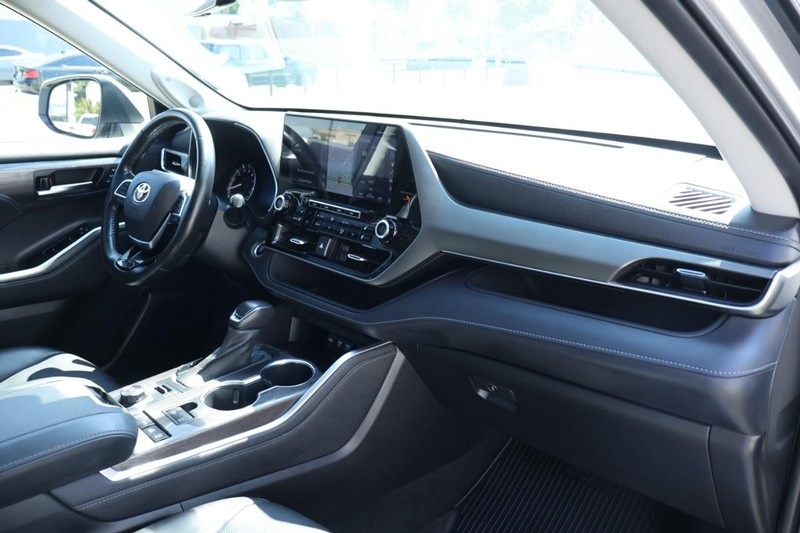 2021 Toyota Highlander Limited photo 20