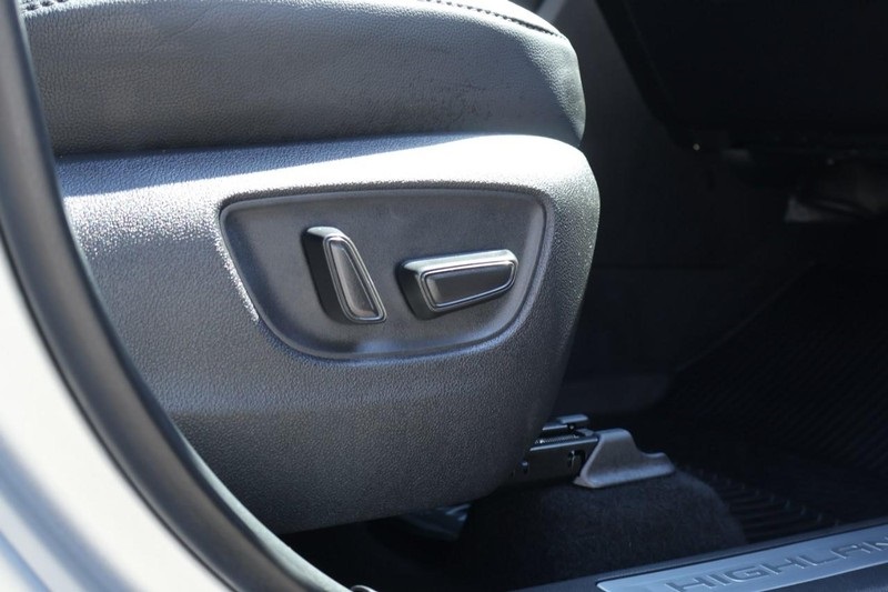 2021 Toyota Highlander Limited photo 22
