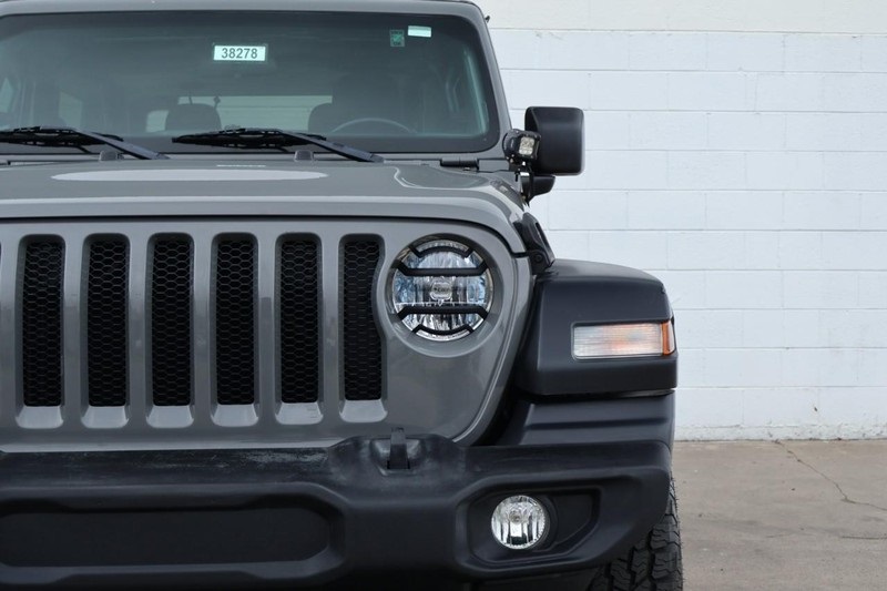 2020 Jeep Wrangler Sport S photo 3