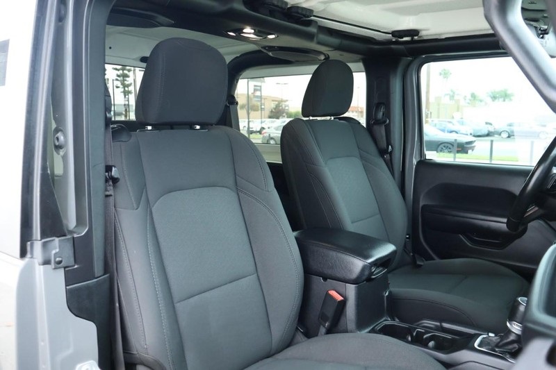 2020 Jeep Wrangler Sport S photo 24