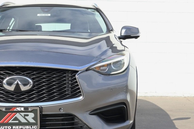 2019 Infiniti QX30 Luxe photo 3