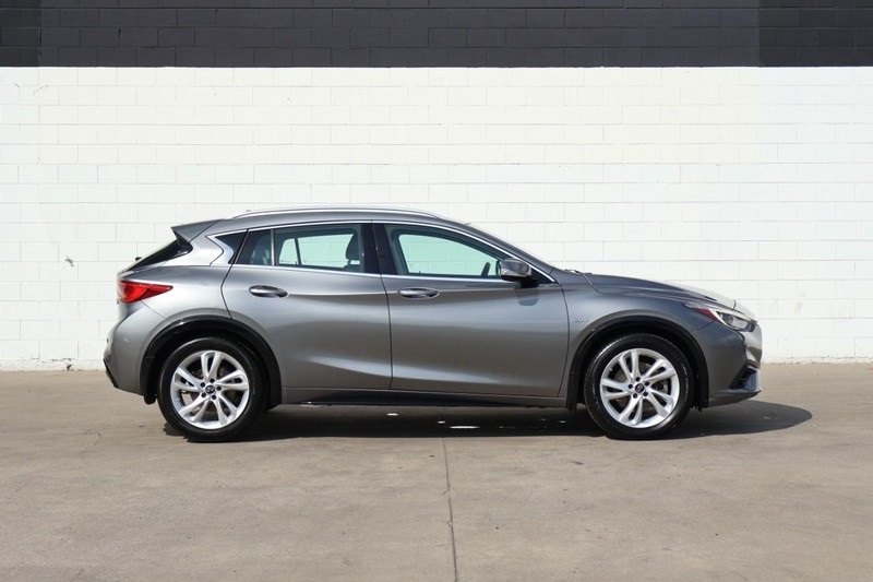 2019 Infiniti QX30 Luxe photo 4