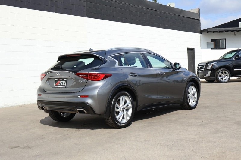 2019 Infiniti QX30 Luxe photo 5