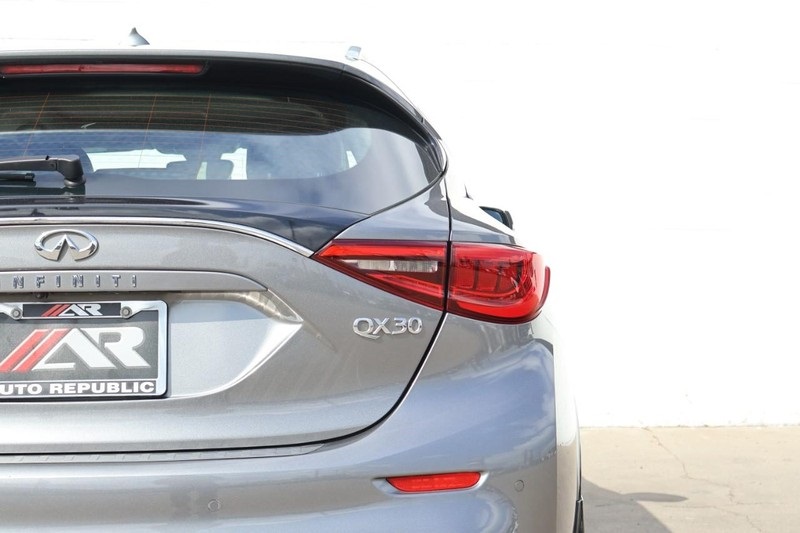 2019 Infiniti QX30 Luxe photo 7