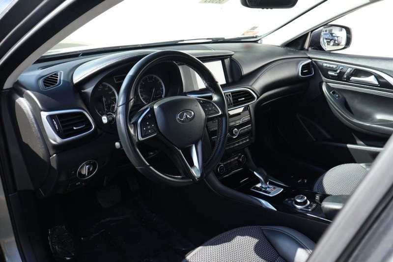 2019 Infiniti QX30 Luxe photo 16