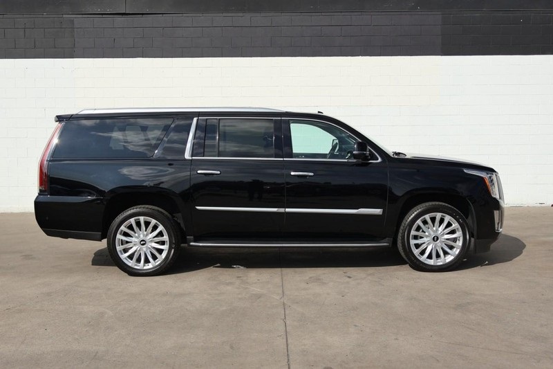 2019 Cadillac Escalade ESV Luxury photo 2