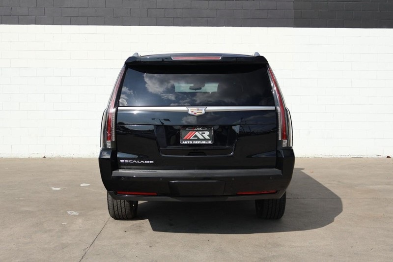 2019 Cadillac Escalade ESV Luxury photo 4