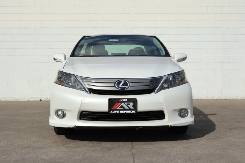 2010 Lexus HS 250h photo 2