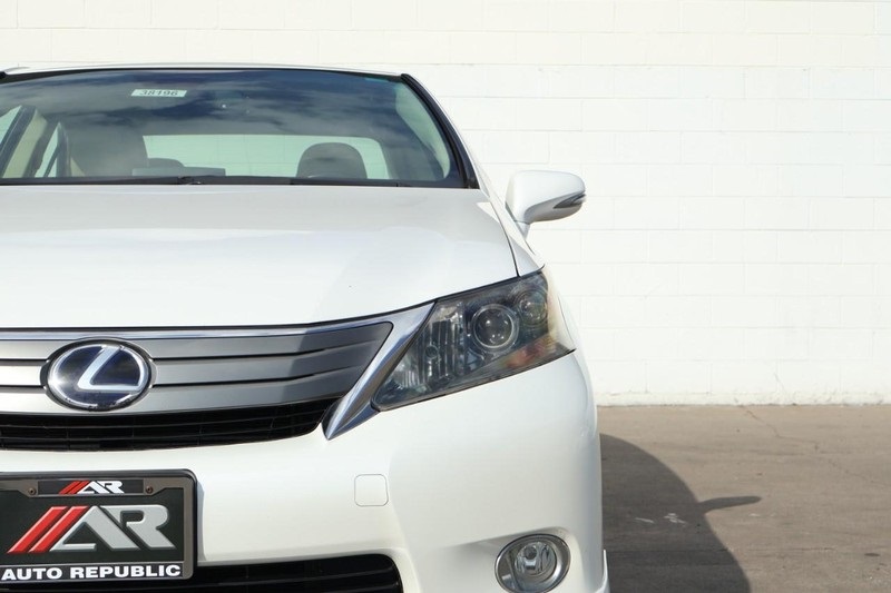 2010 Lexus HS 250h photo 3