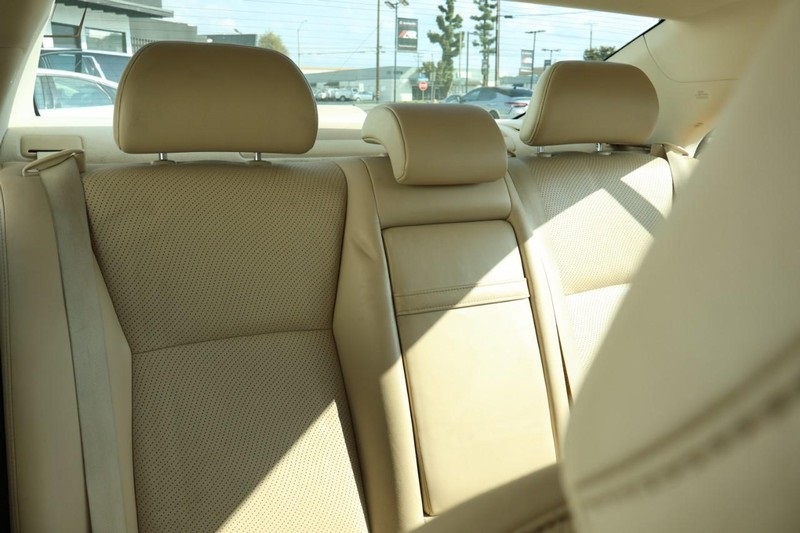 2010 Lexus HS 250h photo 23