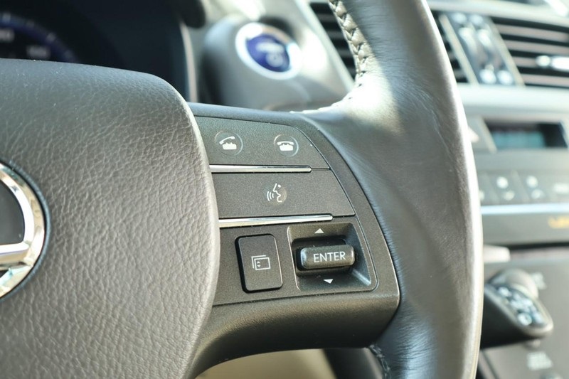 2010 Lexus HS 250h photo 27