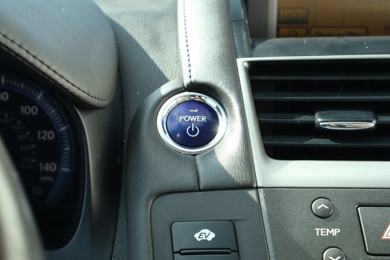 2010 Lexus HS 250h photo 31