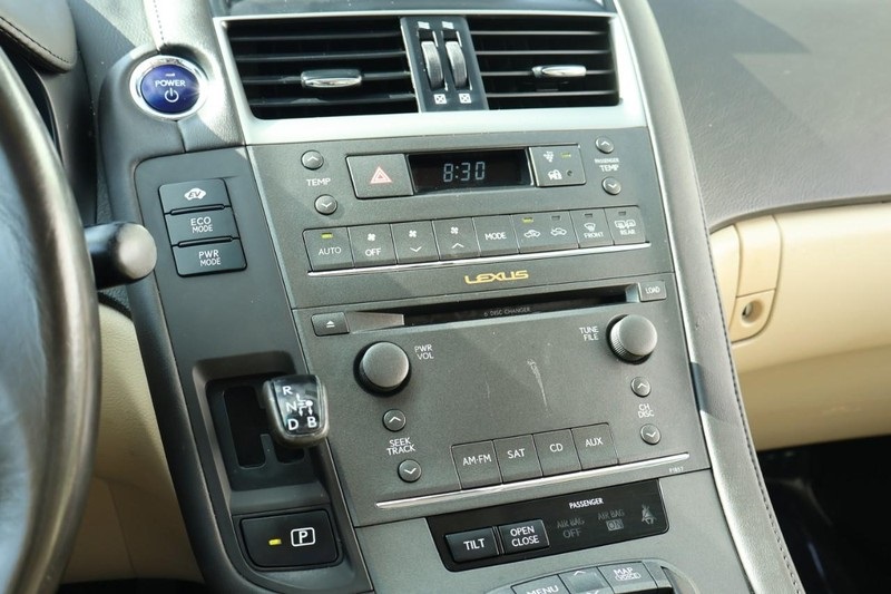 2010 Lexus HS 250h photo 32